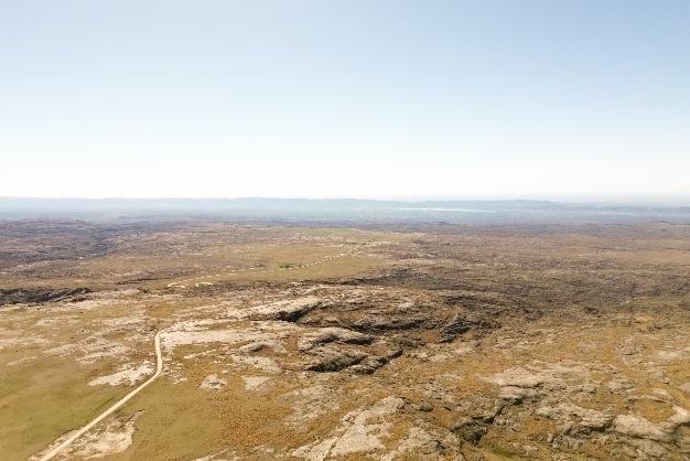 EAYT LOS GIGANTES EL PAIS.jpg